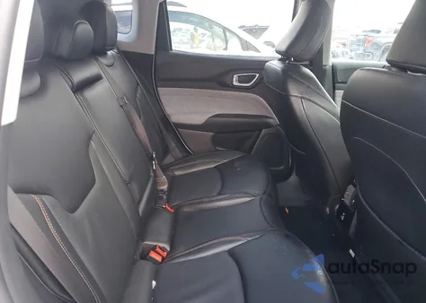 2022 Jeep Compass Latitude Lux z USA, uszkodzony, nr VIN 3C4NJDFB7NT112307